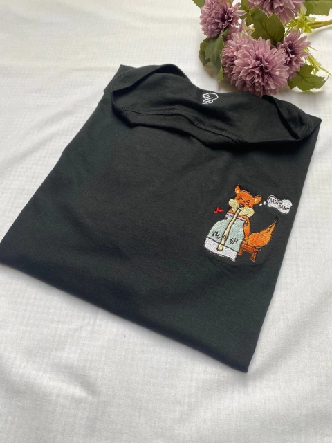 Camiseta 2B Rapozinha Peito - Hidden Love costas - comprar online