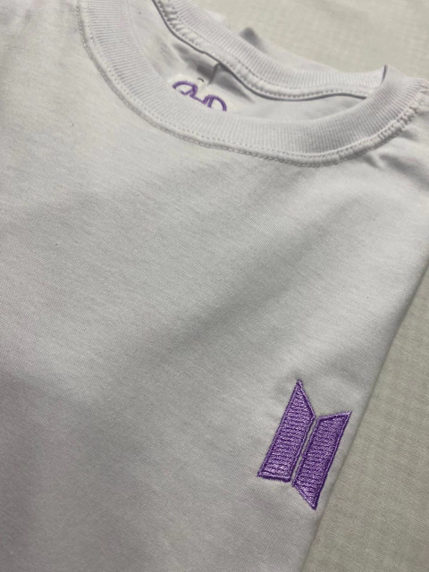 Camiseta minimalista B T 2 1- frente símbolo BTS - Costa Mang - comprar online