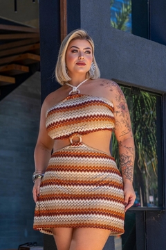 Vestido com recorte na internet