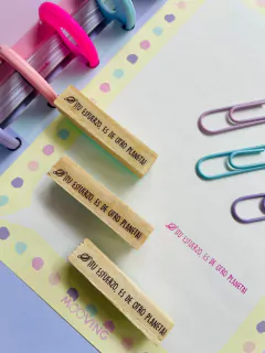 SELLO 1X5 CM - DOCENTE -¡TU ESFUERZO ES DE OTRO PLANETA!