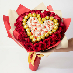 Buquê Coração com Rosas e Chocolates