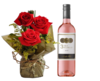 vinho rose e arranjo de rosas selecionadas