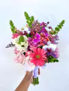 BUQUÊ DE NOIVA COM FLORES NOBRES E ORQUÍDEAS