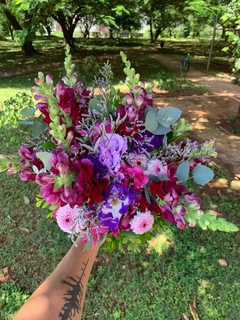 BUQUE TONS DE ROXO