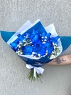 BUQUÊ COM 12 ROSAS AZUIS - comprar online