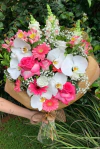 BUQUÊ BRAÇADA COM ORQUÍDEAS BRANCAS