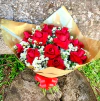 BUQUÊ COM 12 ROSAS vermelhas