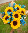 Buquê com 06 Girassóis e áster azul