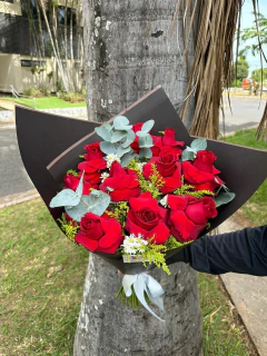 Buquê 12 rosas papel Black na internet