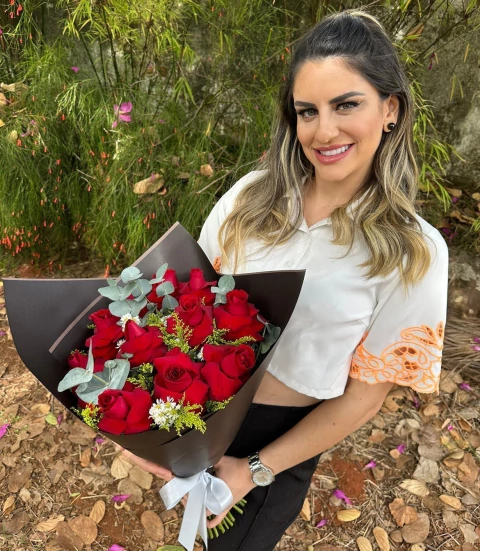 Buquê 12 rosas papel Black - comprar online