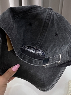 Gorra West Gris en internet