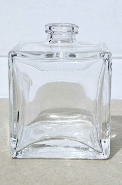 FRASCO DE VIDRO DE 50 ML COM TAMPA E VALVULA.