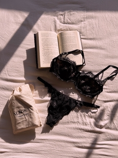 Conjunto Lívia Preto na internet