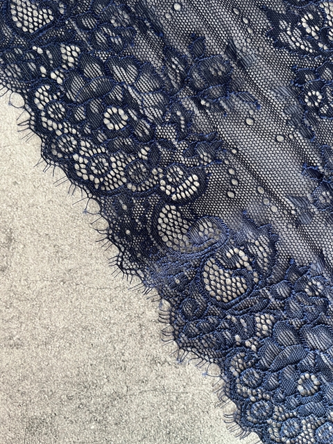 Art 8012 - Puntilla azul con pelitos 18 cm