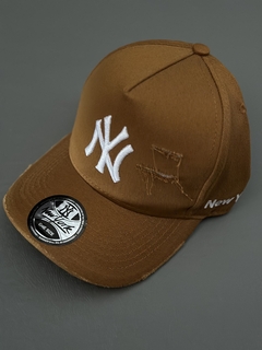 BONÉ NEW YORK MARROM