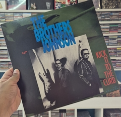 LP THE BROTHERS JOHNSON - KICK IT TO THE CURB (SINGLE 12") - comprar online