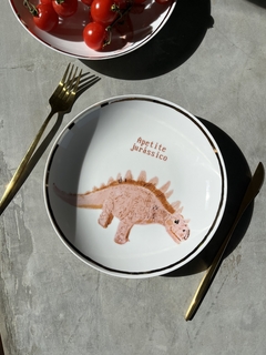 Prato fundo - dinossauro rosa - Isabela Leão
