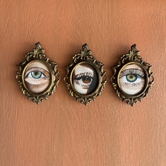 Pintura pequena oval de olho castanho - moldura dourada - comprar online