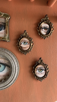 Pintura pequena oval de olho castanho - moldura dourada - loja online