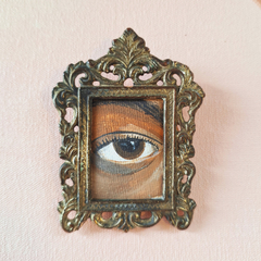 Broche número 04 - olho negro