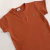REMERA NIÑO BOTONES TERRACOTA - comprar online