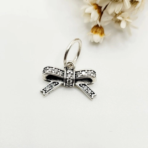 Berloque Laço Cravejado Prata 925