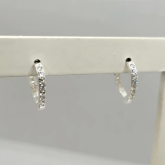 Argola Cravejada Triangular Click 1,2cm Prata 925 na internet