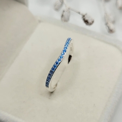 Anel Cravejado Ondulado Azul Prata 925