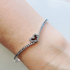 Bracelete Rígido Cravejado Zircônia V Coração Prata 925 - comprar online