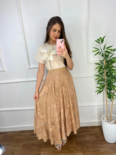 Combo T-shirt Flor+ Saia Renda — 20% OFF!