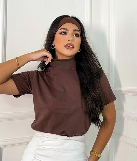 Blusa gola alta básica