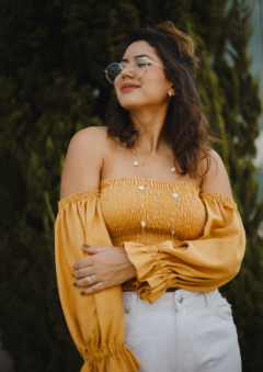 Cropped Isabela mostarda na internet