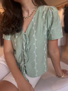 Blusa Carol na internet