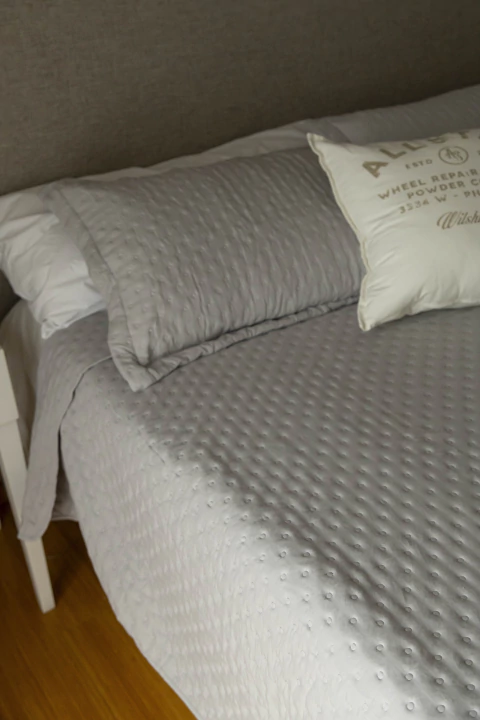 Cubrecama Magnolia Gris - comprar online
