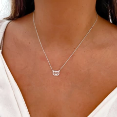 Collar Givenchy en internet