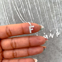 Collar Inicial F - comprar online