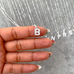 Collar Inicial B en internet