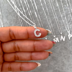 Collar Inicial C en internet