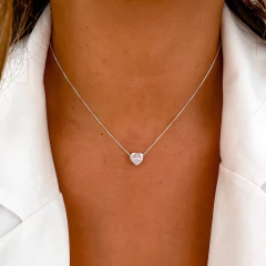 Collar Mia en internet