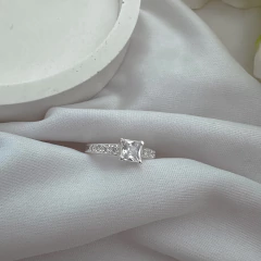 anillo Alicia en internet