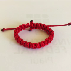 Pulseira Baby Proteção Macramé vermelha