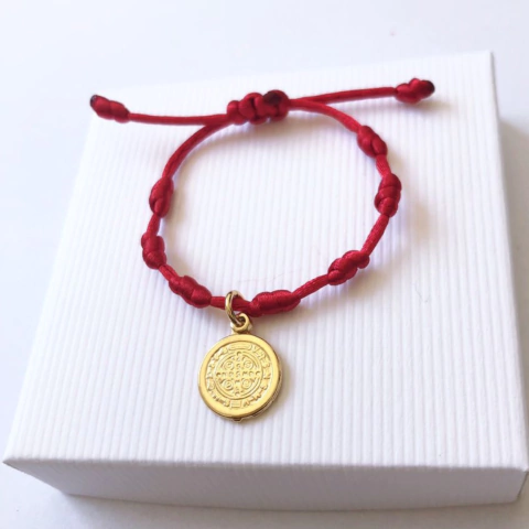Pulseira Infantil vermelha 7 Nós com medalha São Bento Semijoia
