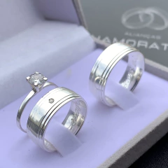 Aliança 8mm anatômica (c/ pedra central) | PRATA 950 - comprar online