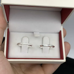 Aliança torcida em 2mm + Pedras em zircônia | PRATA 950 - Fábrica de Alianças Namoratha 