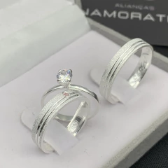 Aliança 4mm (c/ 2 canais laterais + Pedra rosa cravejada) | PRATA 950 - comprar online