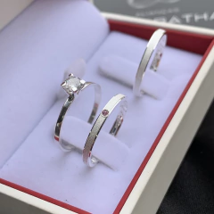 Aliança 2mm (c/ canto liso + zircônia cravejada rosa) | PRATA 950 - loja online