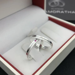 Imagem do ALIANÇA 2MM (PEDRA CENTRAL ROSA) | PRATA 950