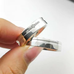 Aliança 5mm (c/ 7 zircônias e canal lateral) | PRATA 950