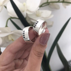 Aliança 8mm (gravação externa em cnc datas) | PRATA 950 - Fábrica de Alianças Namoratha 