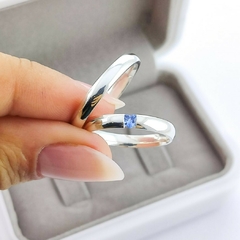 Aliança 3mm anatômica + zircônia coração flutuante azul bebê | PRATA 950 na internet